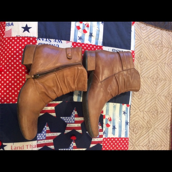 Earth Booties Tan Zip - Picture 2 of 7